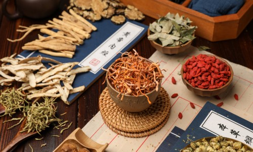 中药茯的功效与作用-中药含有茯字的有哪些-专业中药有茯神这种药吗平台-含茯苓的中成药有哪些